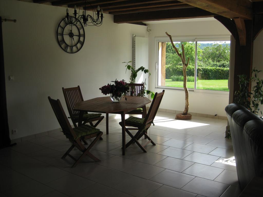 Gite De La Balle De Golf Jumieges Room photo